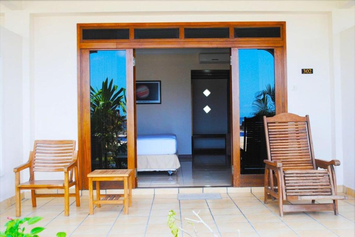 Lombok Beach Hotel Montongbuwoh Екстериор снимка